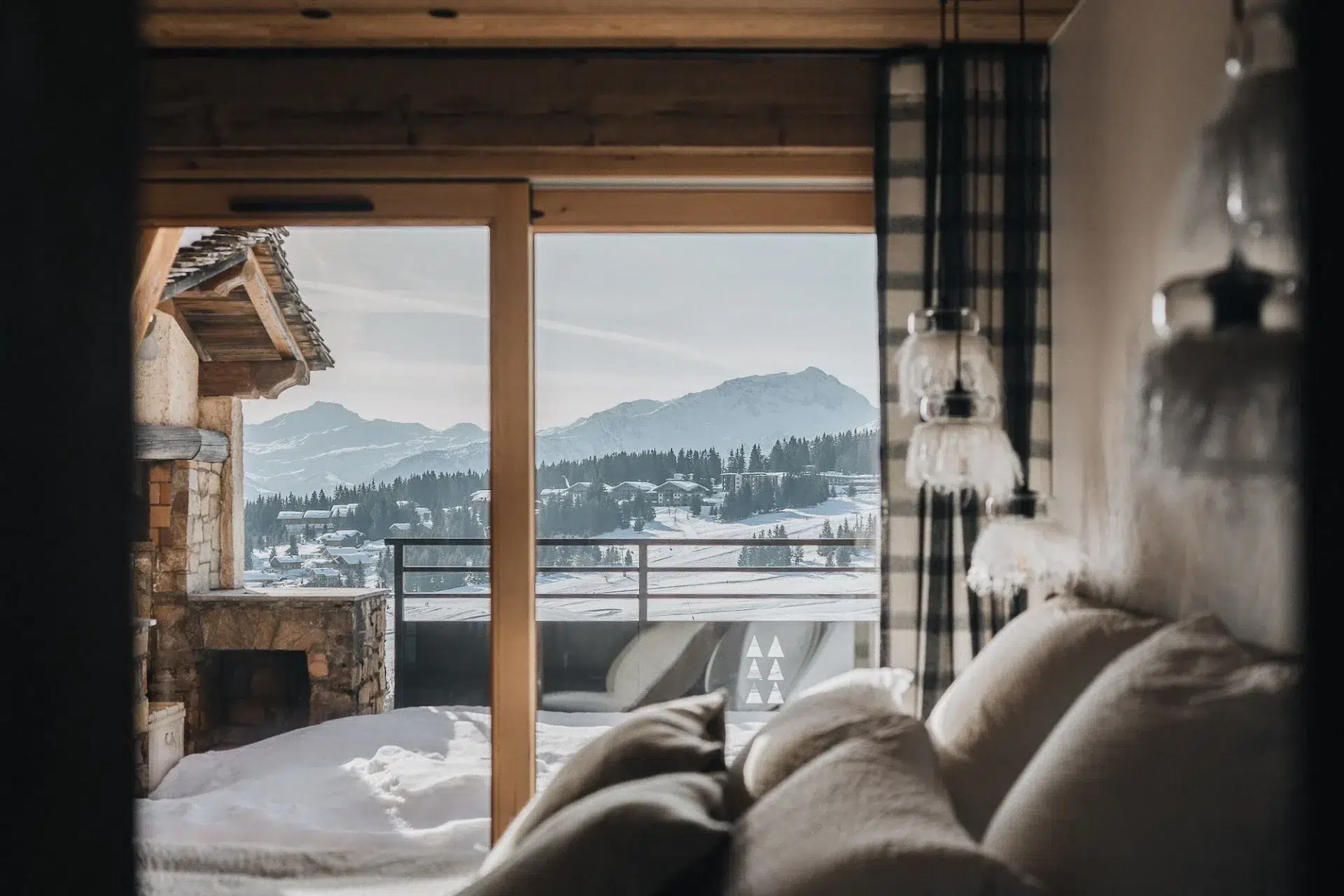 Rénovation d'un appartement Les Saisies - Vue du canapé sur les montagnes